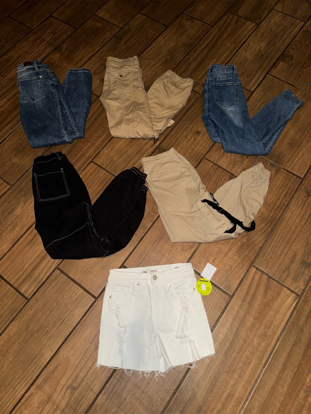 Woman’s pants bundle size 3/26